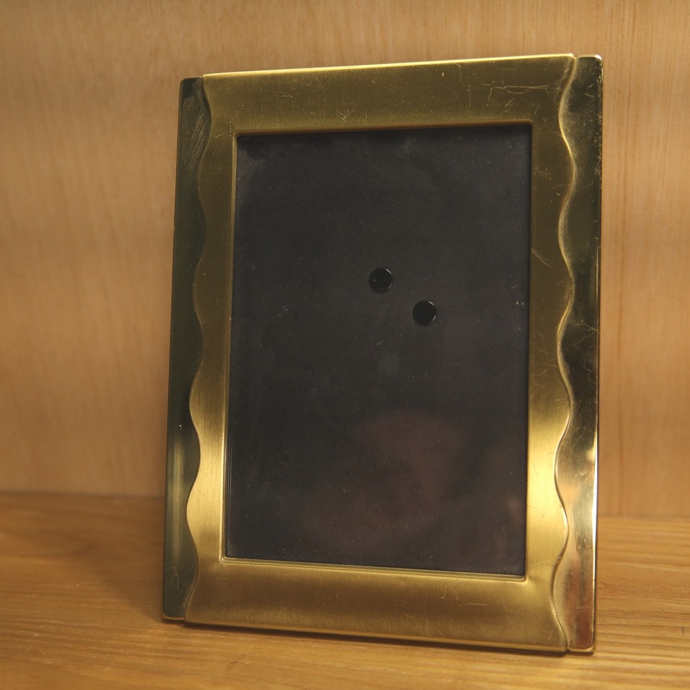 Vintage Gold Tone Scalloped Edge Picture Frame Wavy Border 6x8 Tabletop Decor